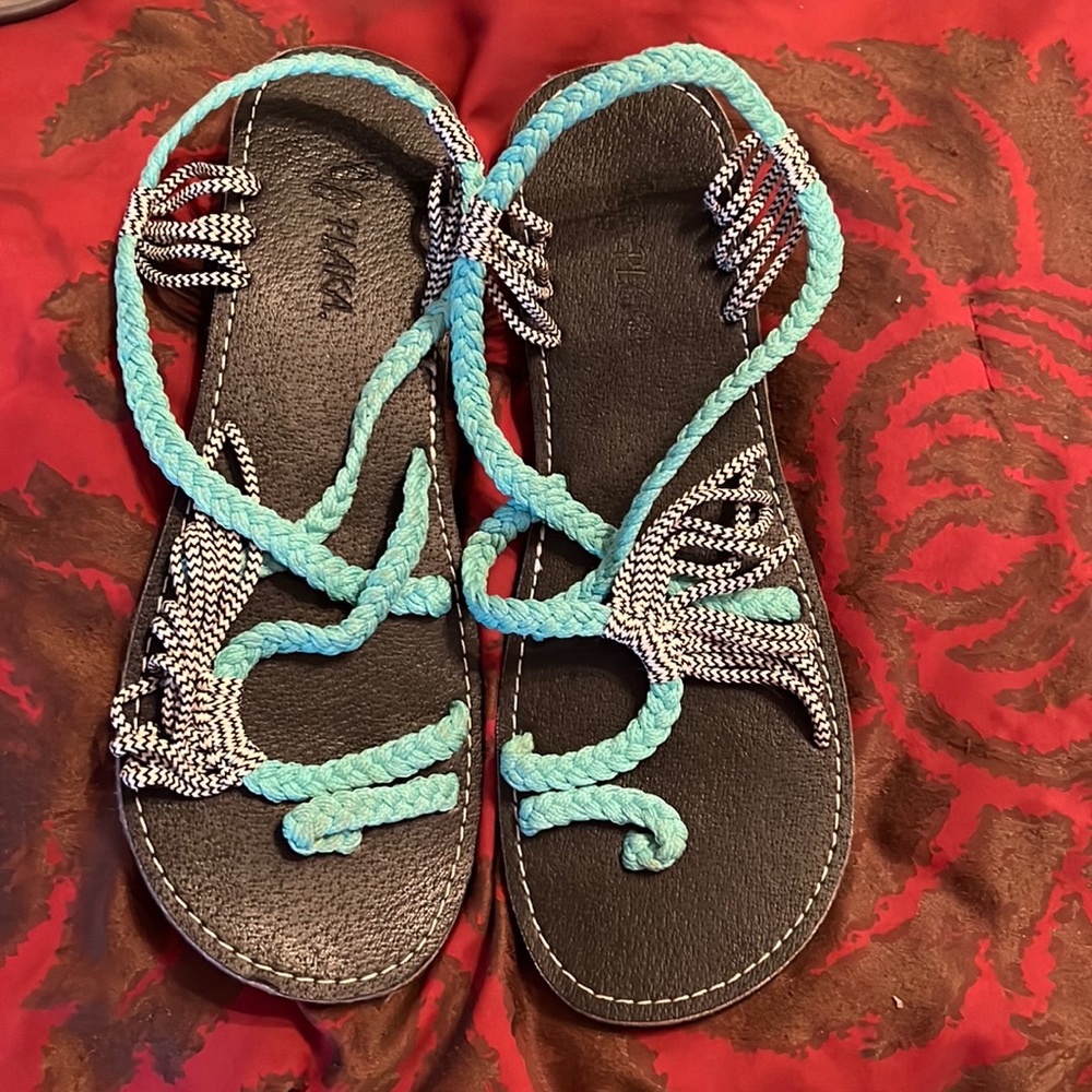 Ladies Plaka Sandals size 9 EUC